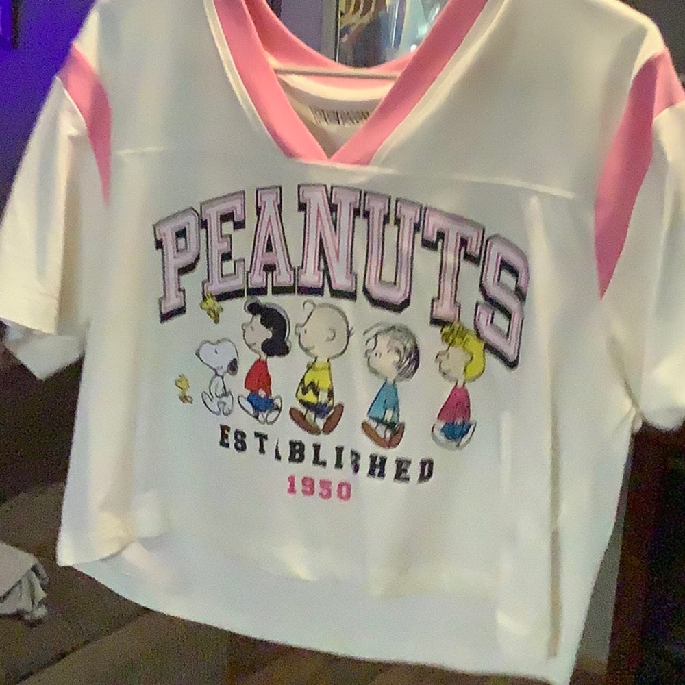 Women’s peanuts shirt